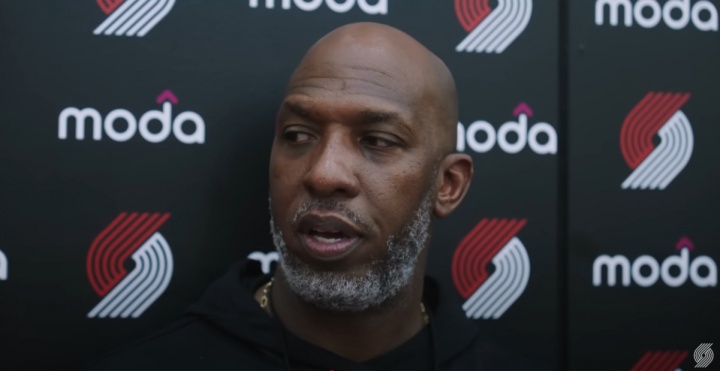 Billups：Yang Hansen在防守中有點落後 但他的表現仍然與我的期望保持一致